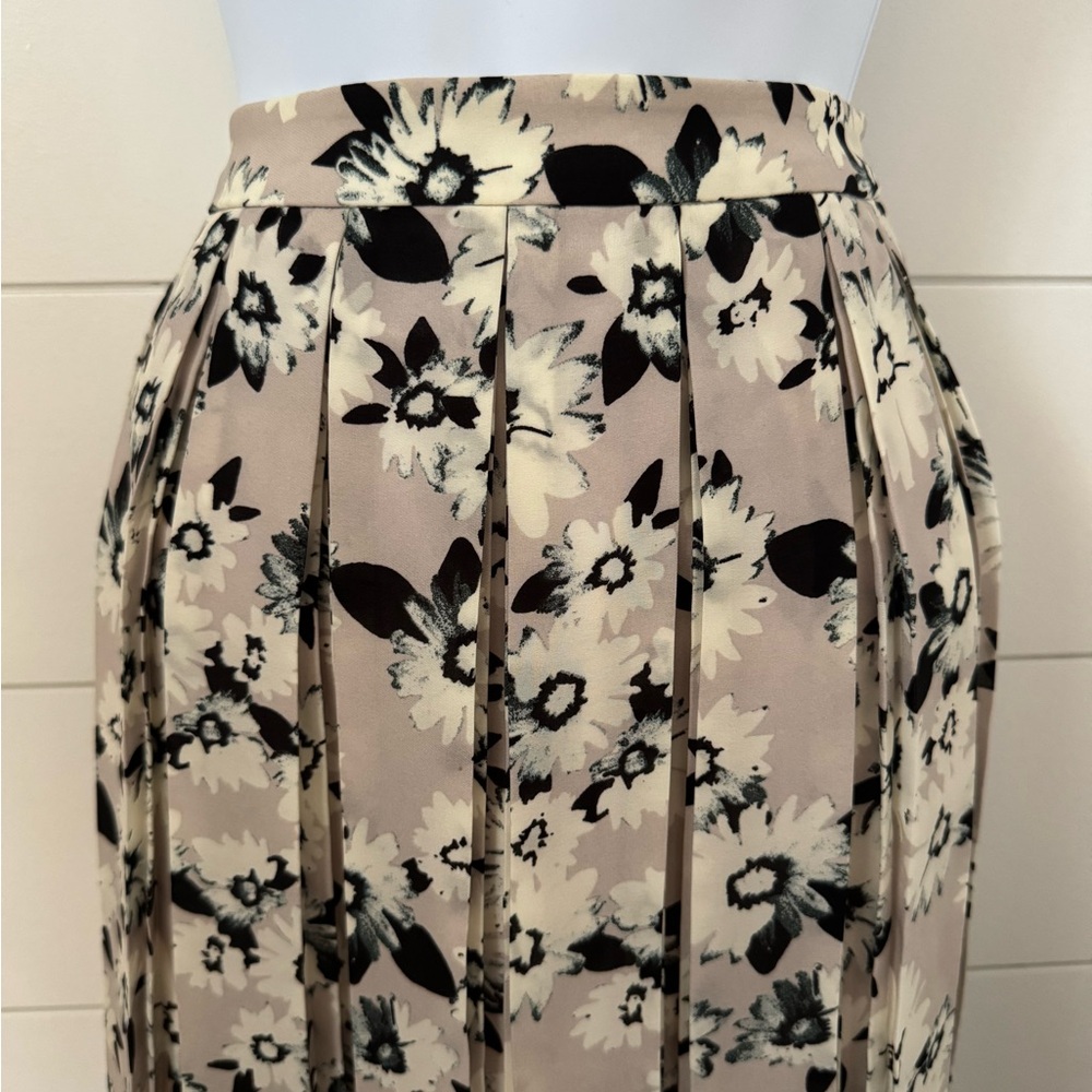 Banana Republic Floral Skater Skirt - Cream and Black, Women’s 2 - Picture 2 of 6